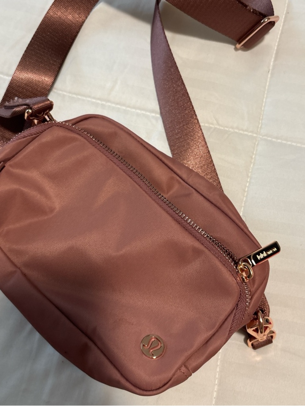 lululemon rose mauve small zip pouch with interior pocket - Picture 5 of 5